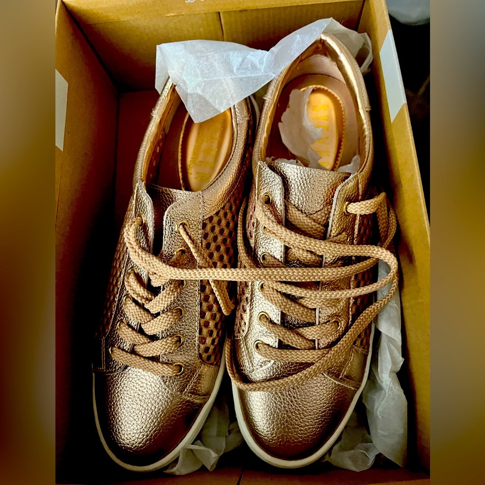 Steven Natural Comfort Athletic Shoes very stylish